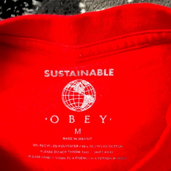 Red medium t shirt - Picture 2 of 2